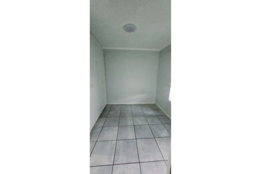 1 Bedroom Property for Sale in Loevenstein Western Cape